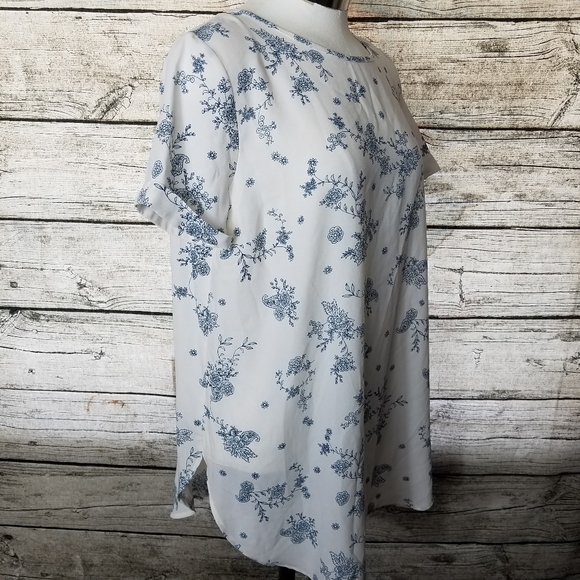 LC Lauren Conrad Ivory and Navy Floral Tee - Picture 3 of 6